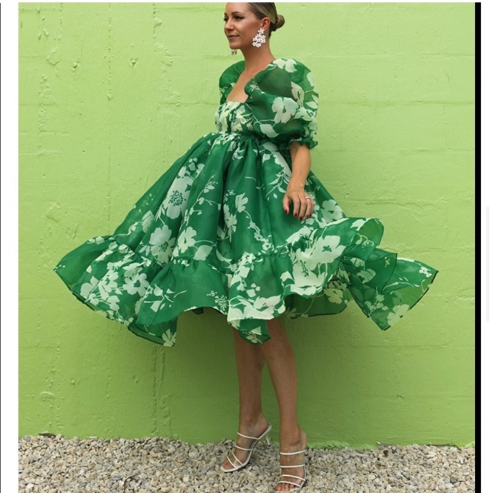 Selkie The Summer French Field Puff Green and White Floral Dress